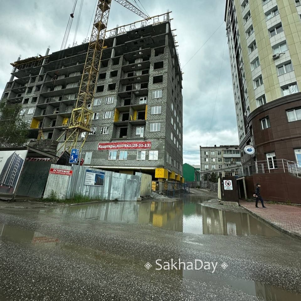 В Якутске поверх нового спортзала строится многоэтажка