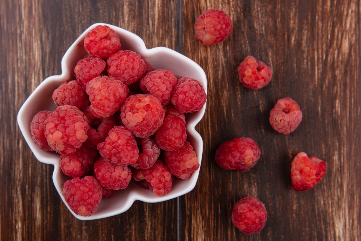 Малиновый цвет: ягодки раздают сигналы о помощи — помогите своим кустам за 3 простых шага и получите роскошный урожай