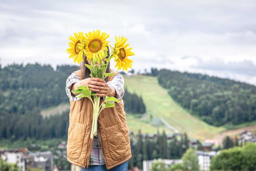 Гороскоп на вторник, 17 июня 2025 года для каждого знака Зодиака: Рыбам — трудности, Козерогам — знакомства, Львам — поддержка
