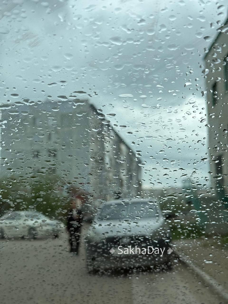 Сегодня в Якутске — тепло и без осадков, в районах — грозы и сильный ветер