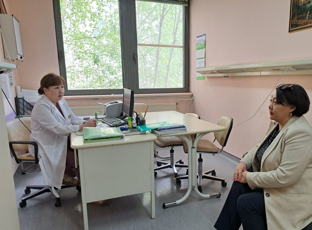 Детский омбудсмен посетила в больнице девочку, пострадавшую от насилия