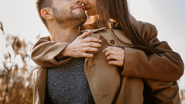 Белая полоса в жизни у этих знаков: 4 июня судьба сделает подарок любви — будьте готовы