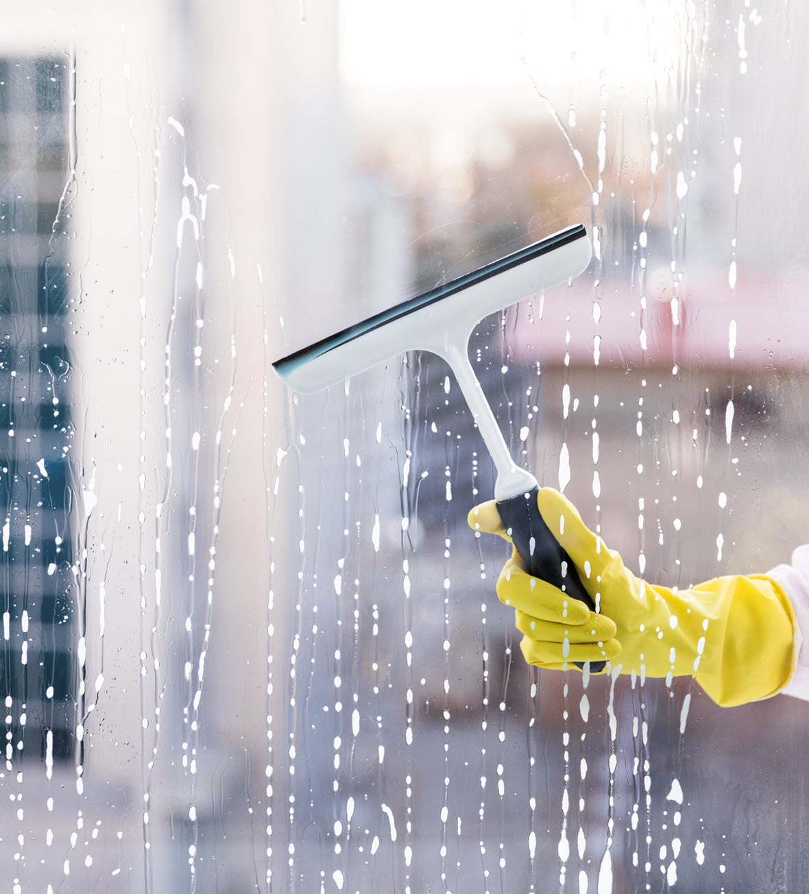 Сколько стоит мойка окон и балконов в Якутске?