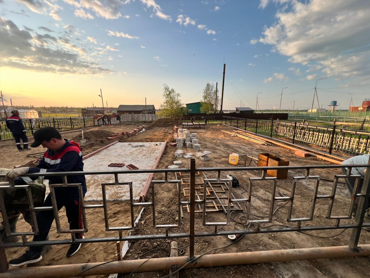 Сунтарский филиал ГУП «ЖКХ РС(Я)» приступил к строительству сквера имени Героя России