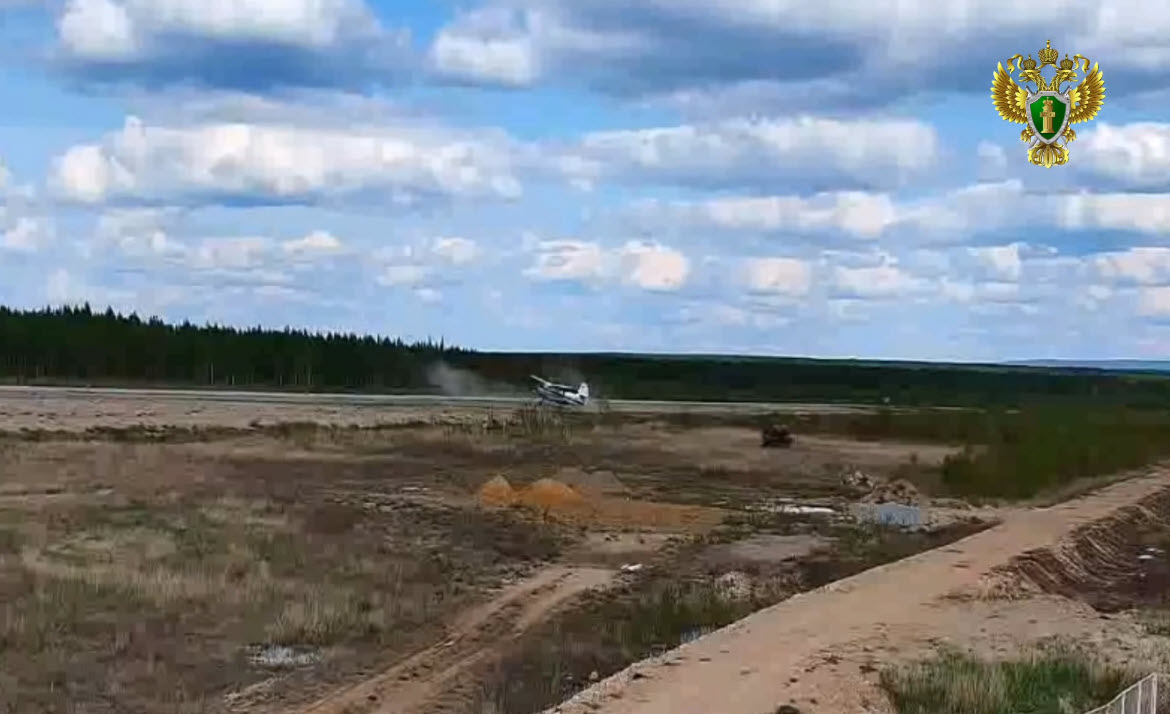 В Якутии самолет Ан-2 выкатился за пределы взлетно-посадочной полосы