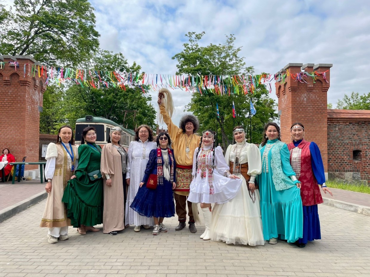Якутский Ысыах впервые прошёл в центре Калининграда — с солнцем, варганом и памятью о героях