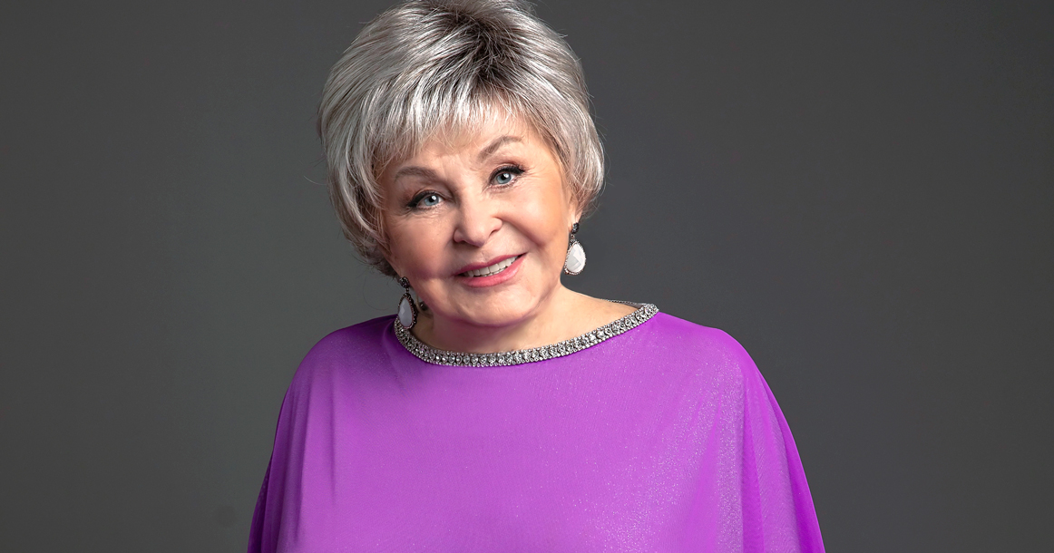 Избушка без курьих ножек: классика русской архитектуры — как живет телеведущая и актриса Ангелина Вовк