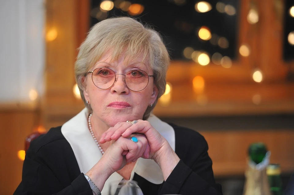 Ничего лишнего: островок уюта, где каждый кирпичик установлен с любовью — как выглядит загородный дом Алисы Фрейндлих в Комарово