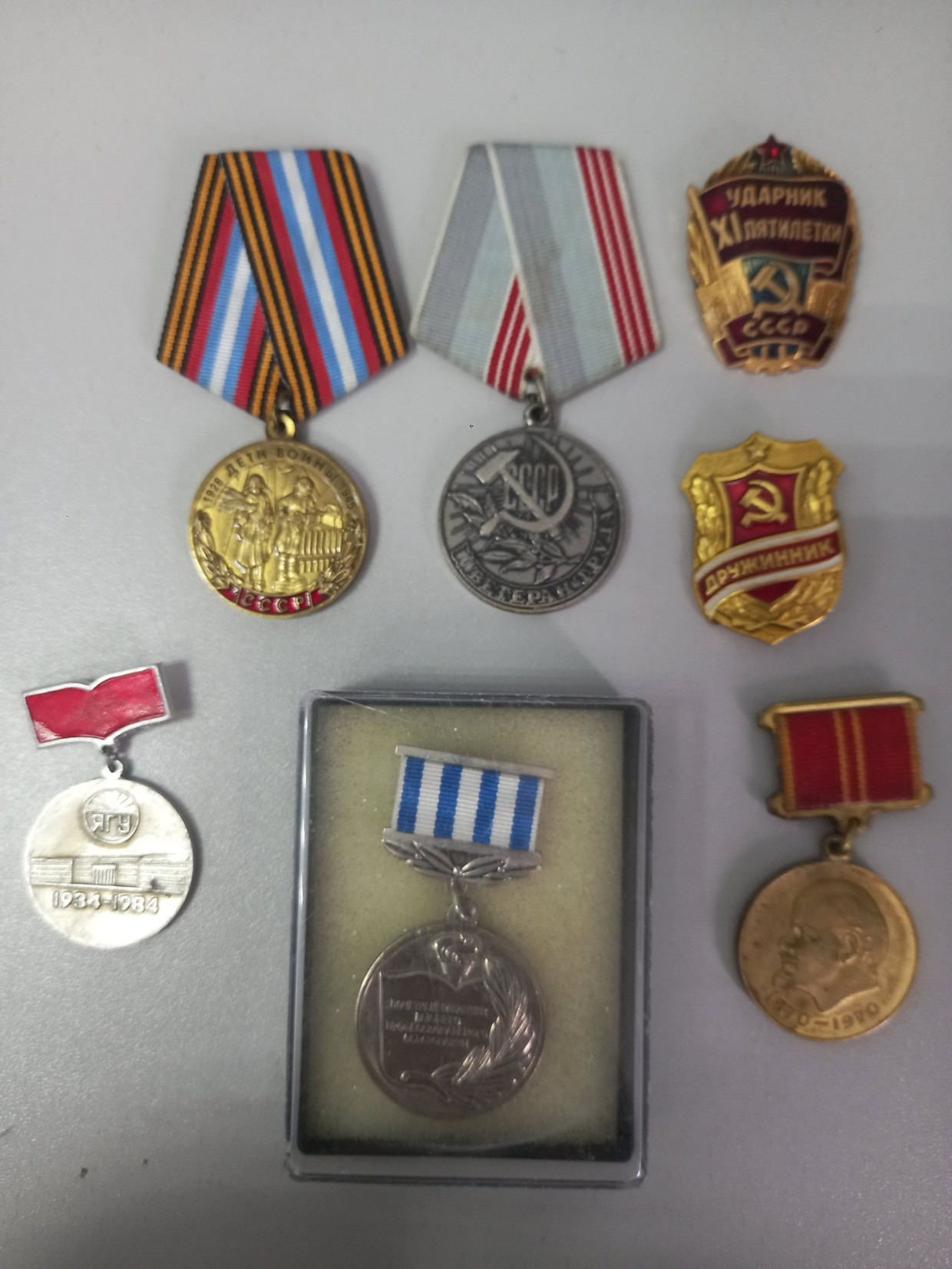 В Якутске женщина, пытавшая продать госнаграды своего отца, оценила их в 5 тысяч рублей