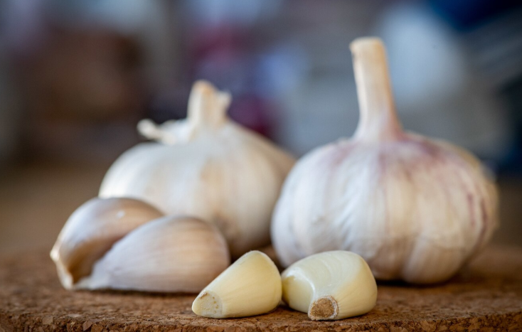 Вы храните чеснок неправильно: очень быстро портиться — эксперты объяснили