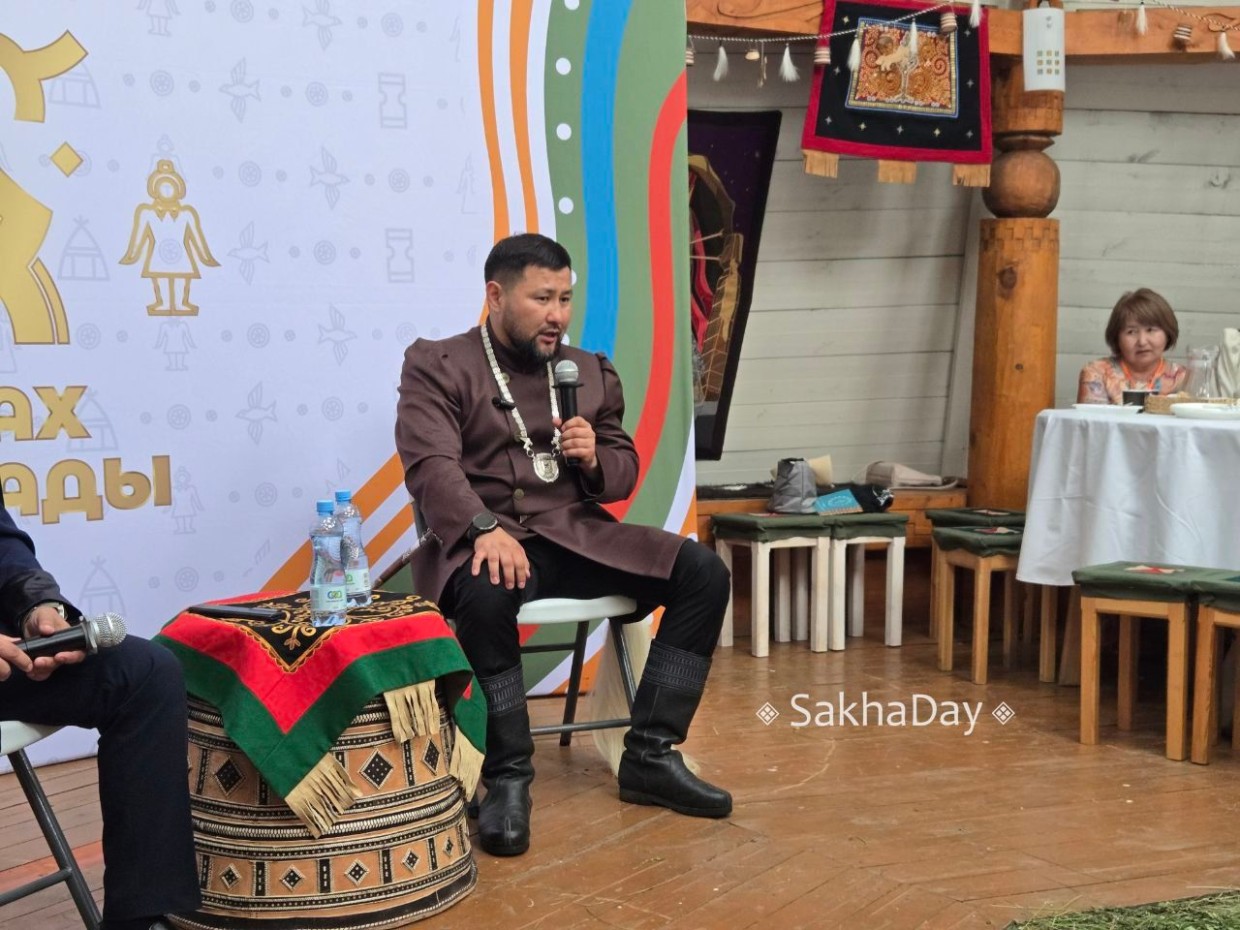 «Элегантность в простоте»: Евгений Григорьев ответил на светские вопросы