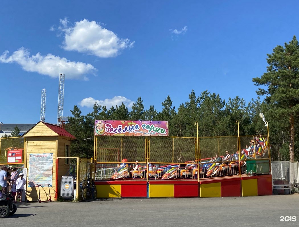 В Парке Якутска сошел с рельсов аттракцион "Веселые горки"