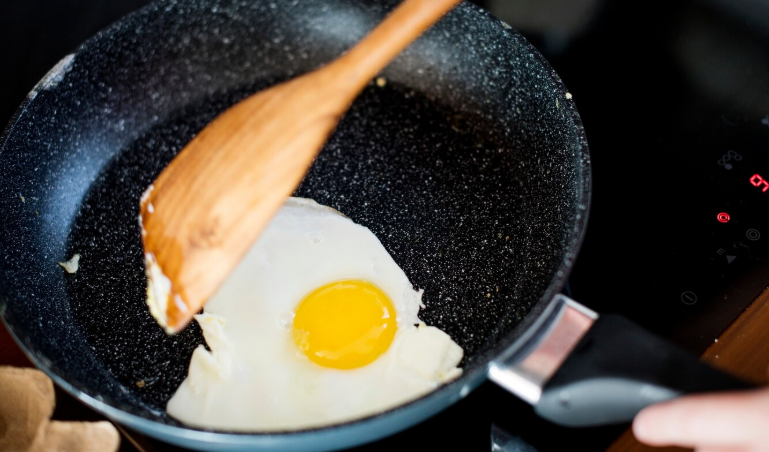 Убираем пятилетние нагары: сковородки как новые за 10 минут — каждая домохозяйка должна знать