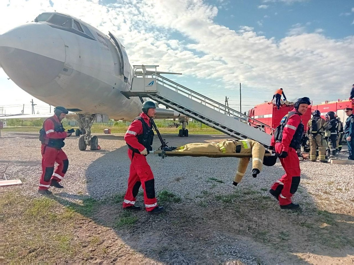 В аэропорту Якутск прошли масштабные учения при проведении аварийно-спасательных работ на аэродроме