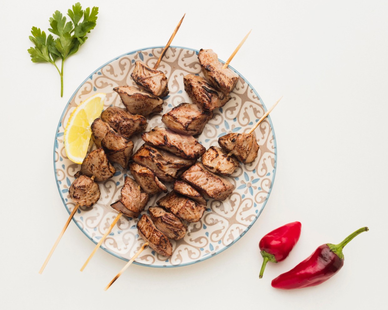 Айда на шашлыки: сочное и мягкое мясо по рецепту из СССР — бонусом идет приятная кислинка