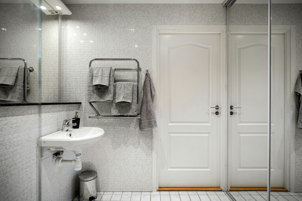 Злейший враг вашей квартиры: не тараканы, а кое-кто похуже — проверьте ванную комнату, вдруг они уже там