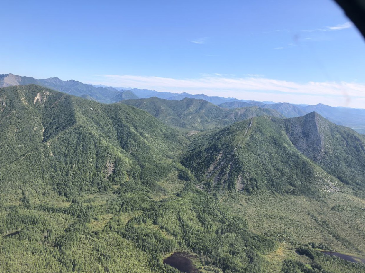 Две туристки сорвались с горы на леднике Кюретер в Момском улусе