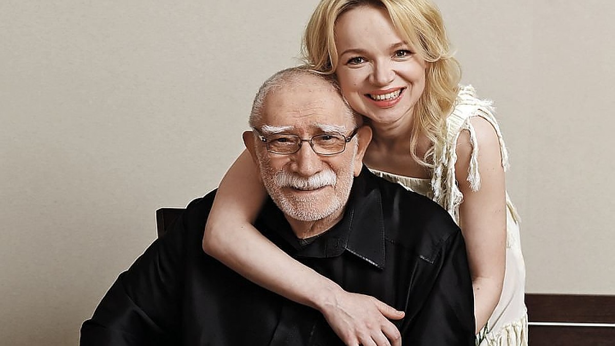 Бывшая жена Армена Джигарханяна родила дочь в 46 лет — пианистка раскрывает правду об отце ребенка