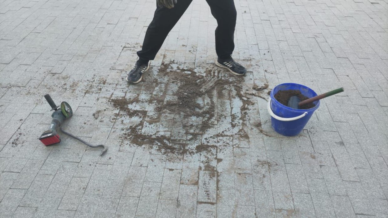 После публикации в соцсетях на главной площади в Якутске начали устранять вспучивания тротуара