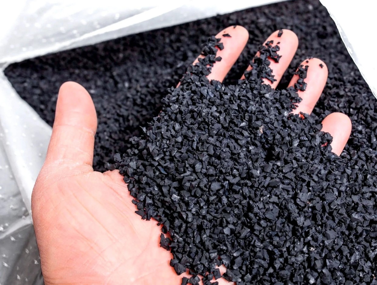 Гололед больше не страшен: секретный рецепт дорожки из резиновой крошки — не скользит, не трескается, служит вечно