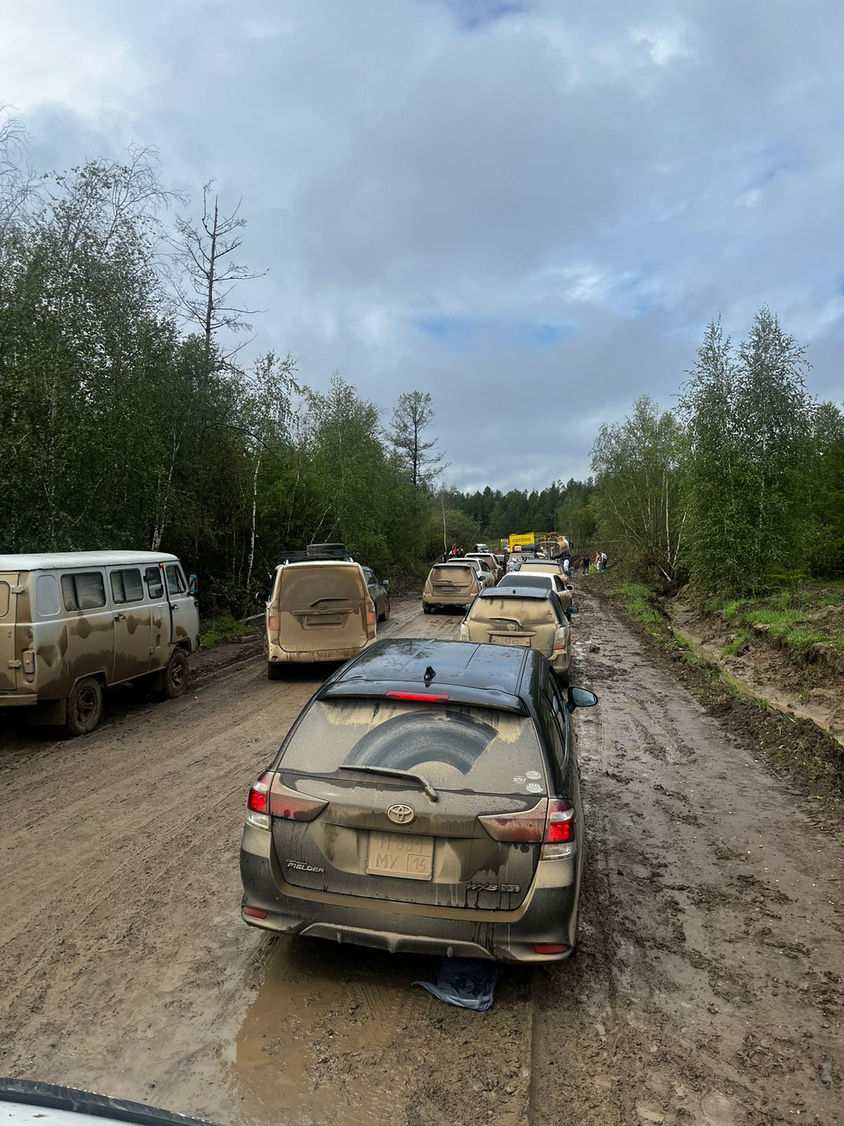 Из-за обильных осадков на автодороге «Амга» затруднено движение