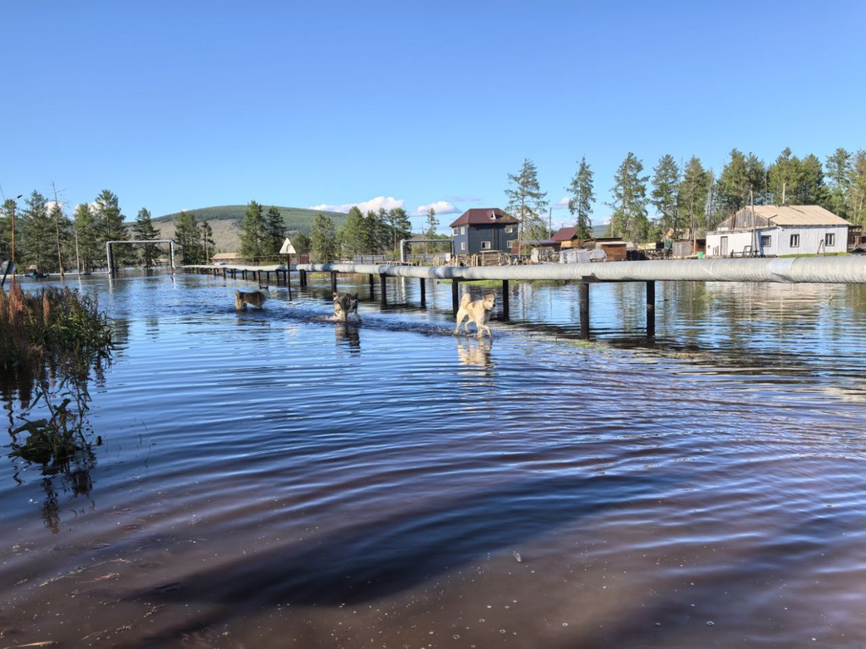 В Оймяконе вода продолжает подниматься