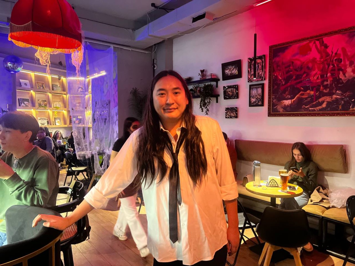 Ведущего "Тюркского разговорника" Ньургуна Атакова оштрафовали за оскорбление русских