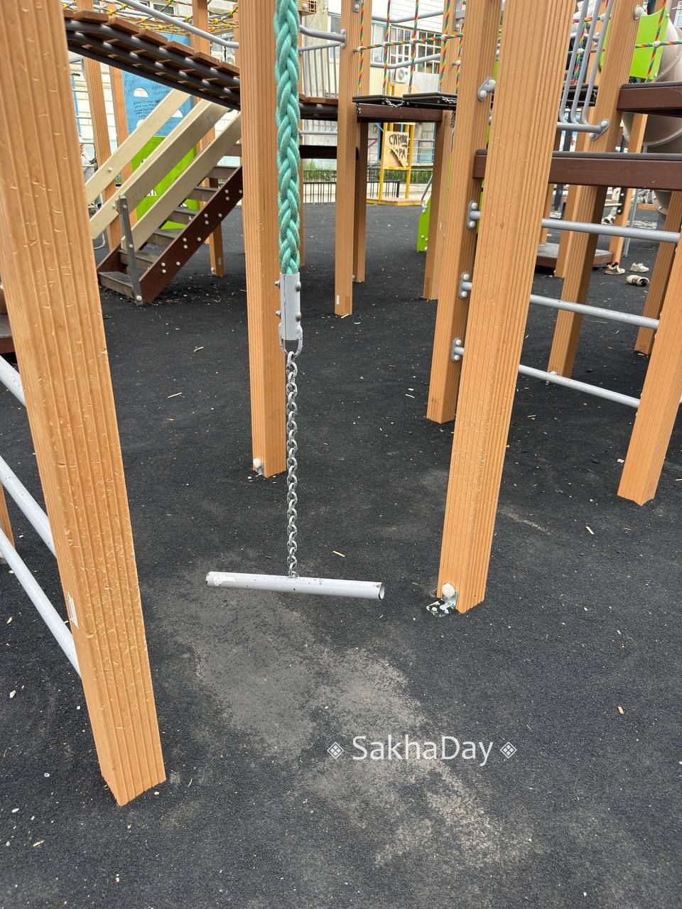 В Якутске ребенок получил травмы на детской площадке