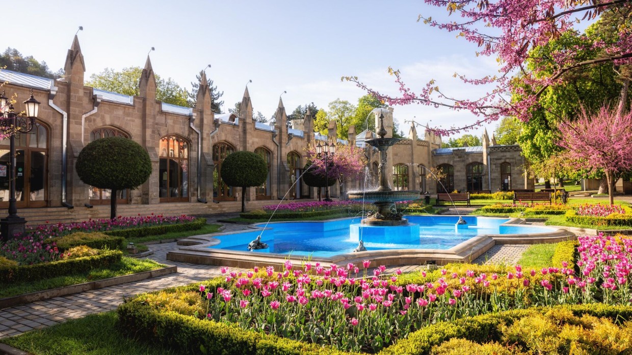 Город вод и Чебурашки: наслаждайтесь жизнью как Пушкины и пейте богатырскую воду — что интересного есть в Кисловодске