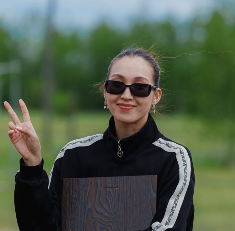 Гель для волос можно выбросить, теперь в тренде «депрессивные» волосы