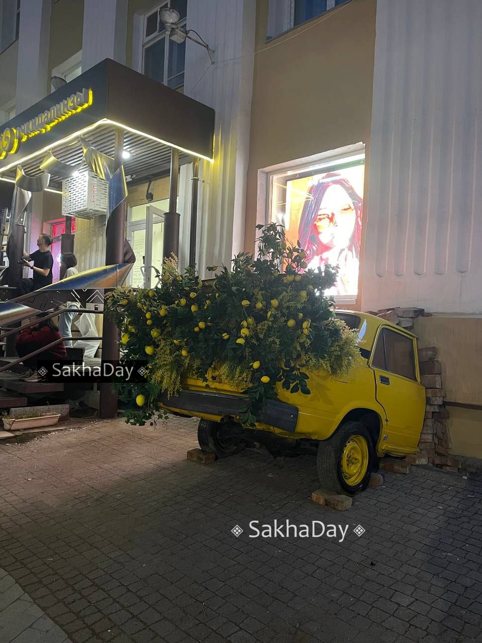 "Разбитая тачка" оставила вмятину на проспекте Ленина