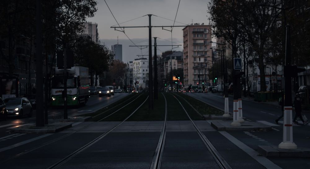 Раздельное регулирование — как проехать: вопрос из экзамена ПДД, который многих ставит в тупик