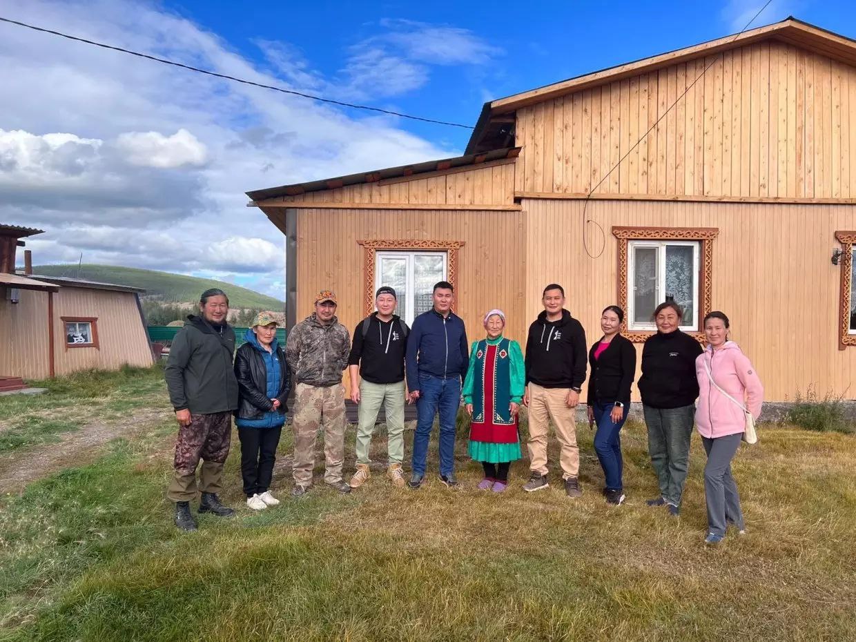 В селе Оймякон затопило легендарный гостевой дом