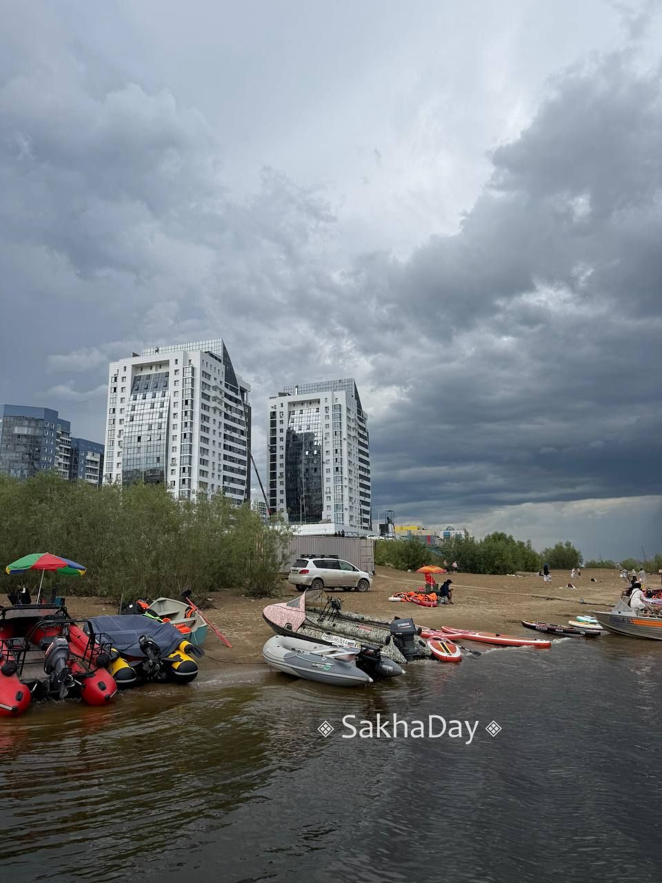 В Якутске энергетики восстанавливают электроснабжение в нескольких районах города
