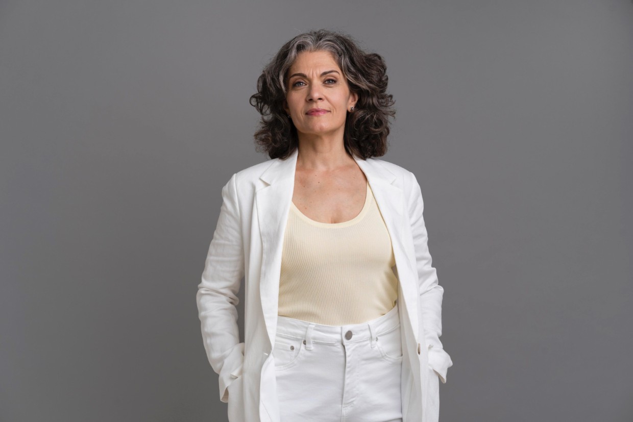 А я стою в белых штанах красивая: всего 2 секрета элегантности — и ваш новый образ в стиле old money готов