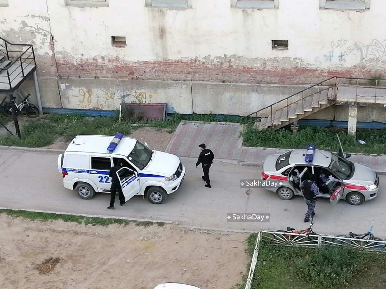 В Якутске мужчина дважды устроил пальбу ранним утром. Второй раз после задержания полицией