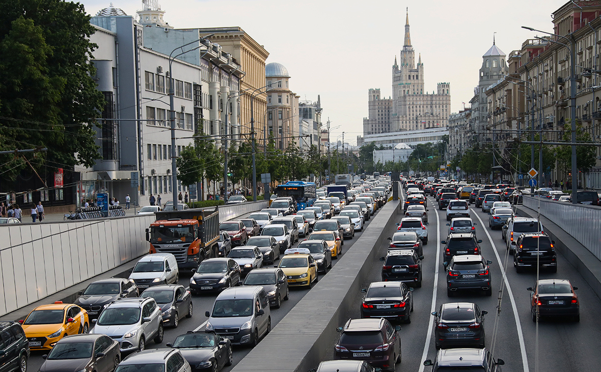 Уступаем на перекрестке — да или нет: вопрос на знание ПДД