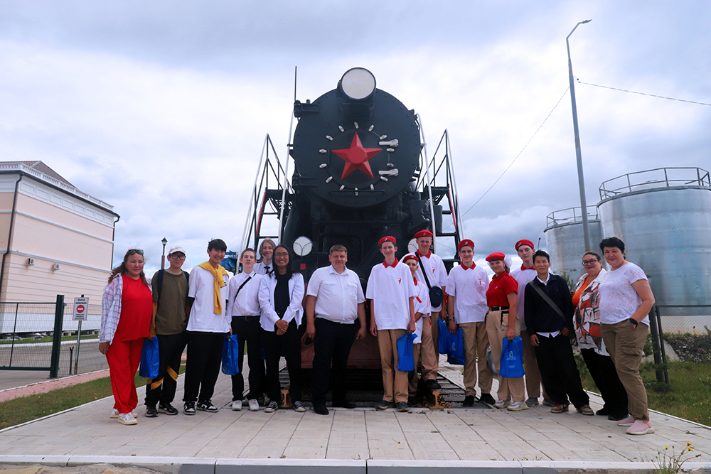 Якутским железнодорожникам передали  из Москвы  напутствие от ветеранов БАМА  начать строительство железной дороги Якутск – Магадан