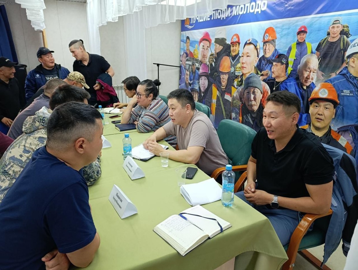 Состоялись традиционные встречи с трудовыми коллективами прииска «Маят» и «Молодо» АО "Алмазы Анабара"