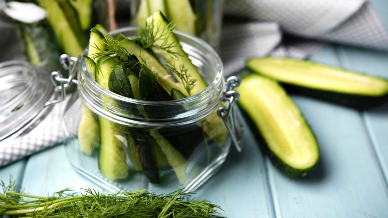 Пир на весь мир: идеальные малосольные огурчики — всего 12 часов в холодильнике, и они у вас на столе