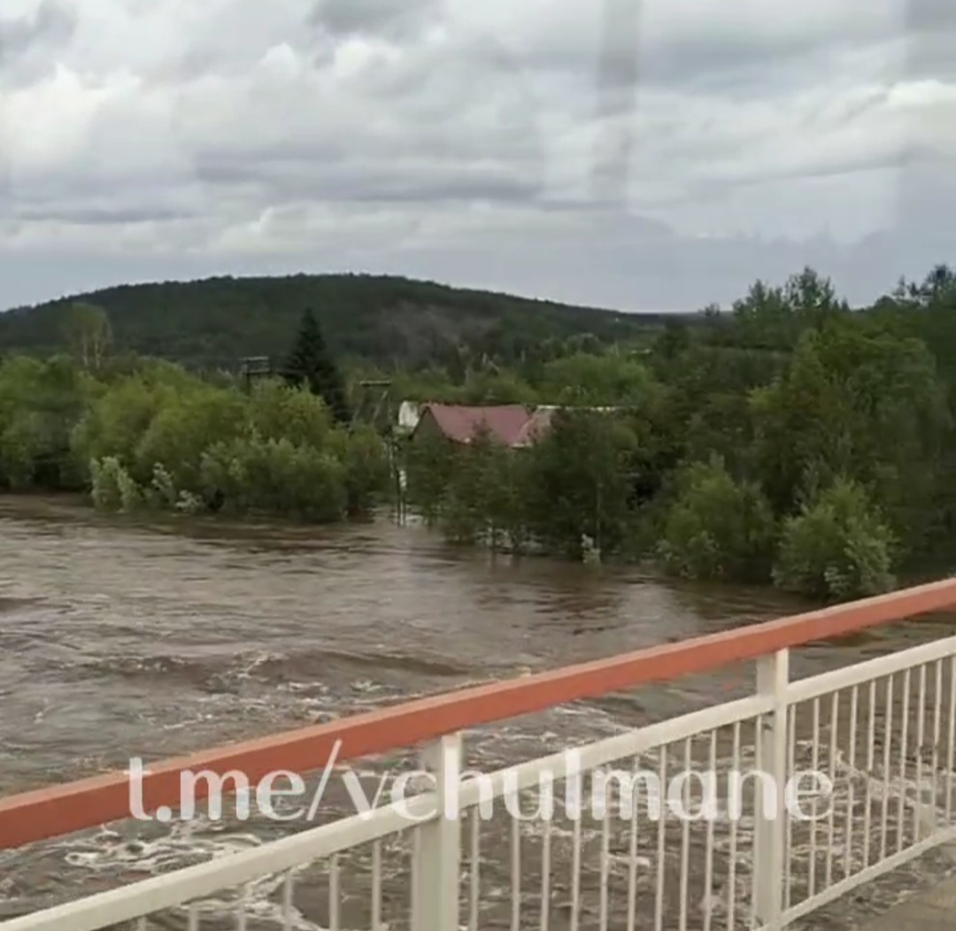 В Чульмане эвакуировали 7 жителей из-за подтопления