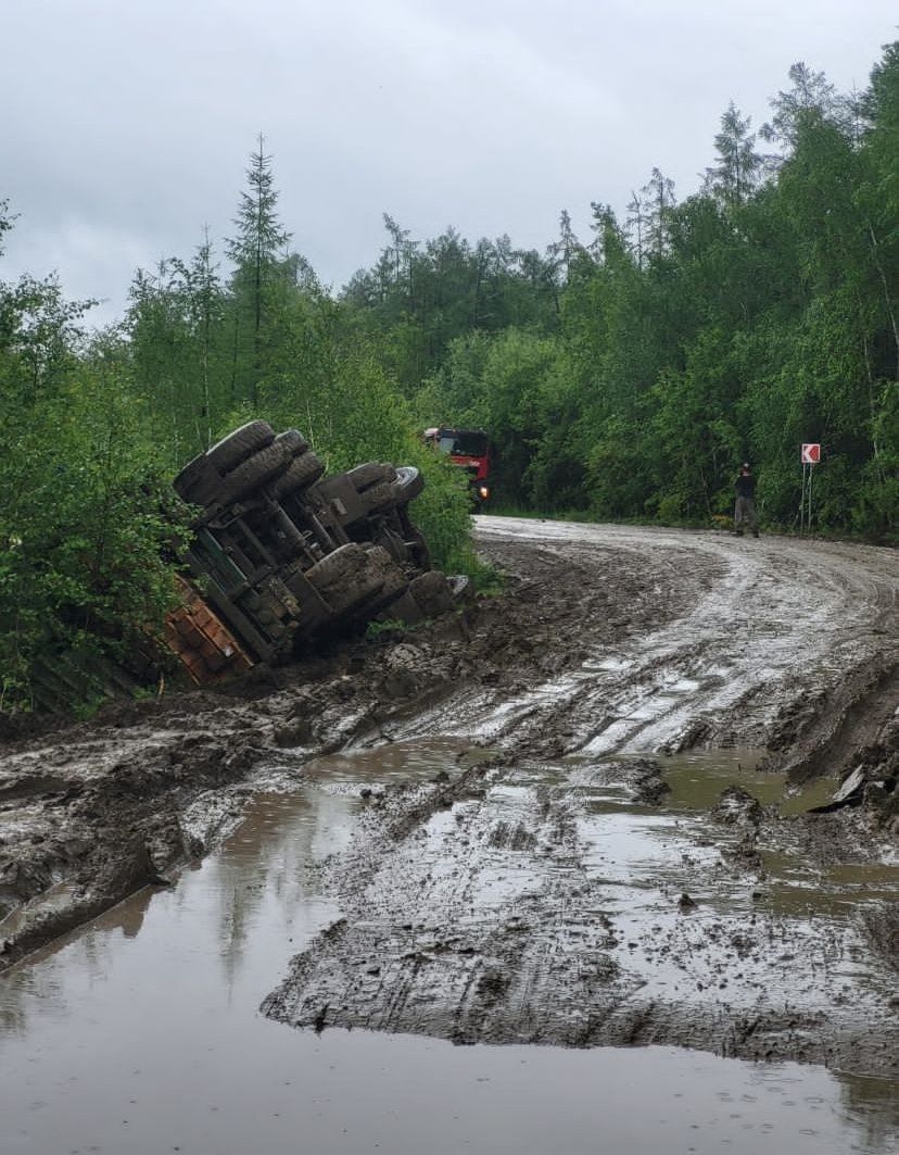 Фотофакт: состояние трассы в Мегино-Кангаласском улусе