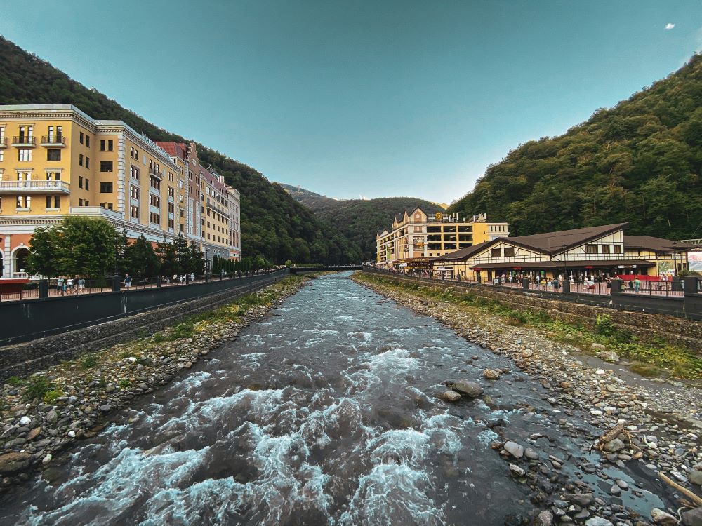 Отдыхали в санатории без питания: сколько стоит отпуск в Краснодаре, если платить за еду самостоятельно — разбираемся, что выгоднее