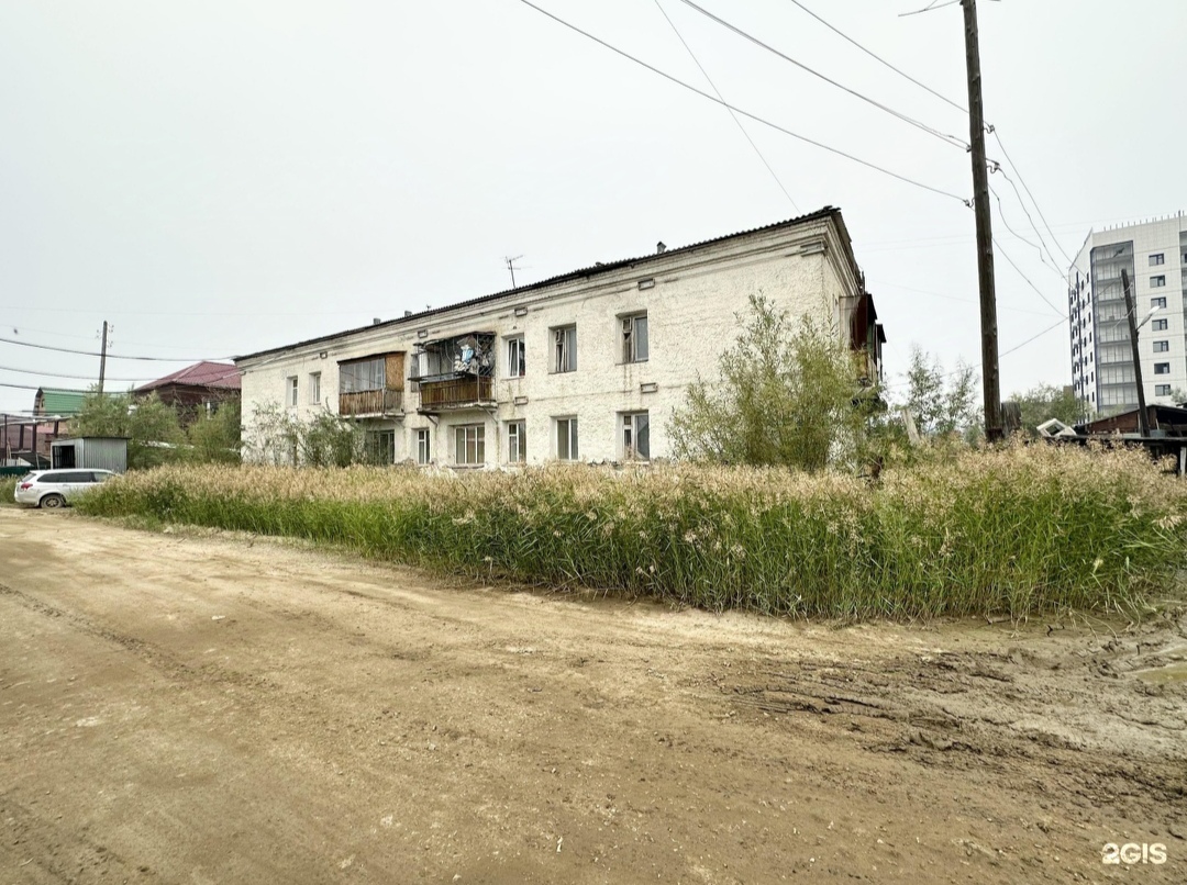 «Где нам жить?»: В Якутске горожан просят покинуть дома, пока не обрушилась крыша