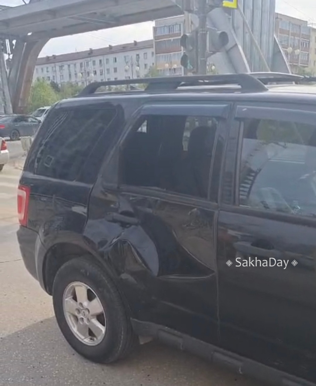 В Якутске лошадь разрушительно пробежалась по автомобилям