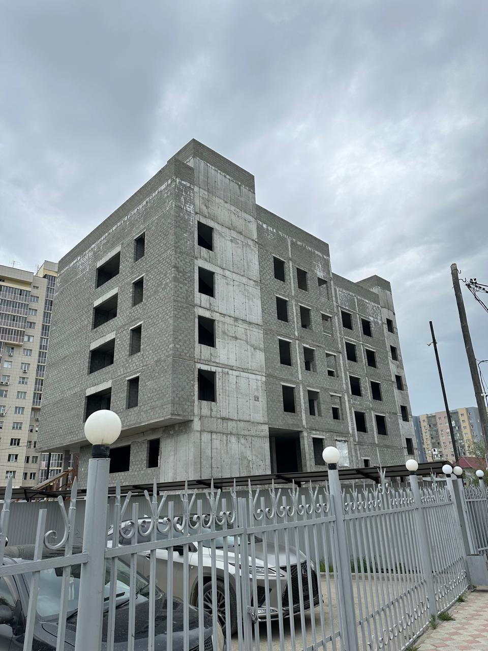 Фотофакт: Строительство пятиэтажного отеля на проспекте Ленина заморожено