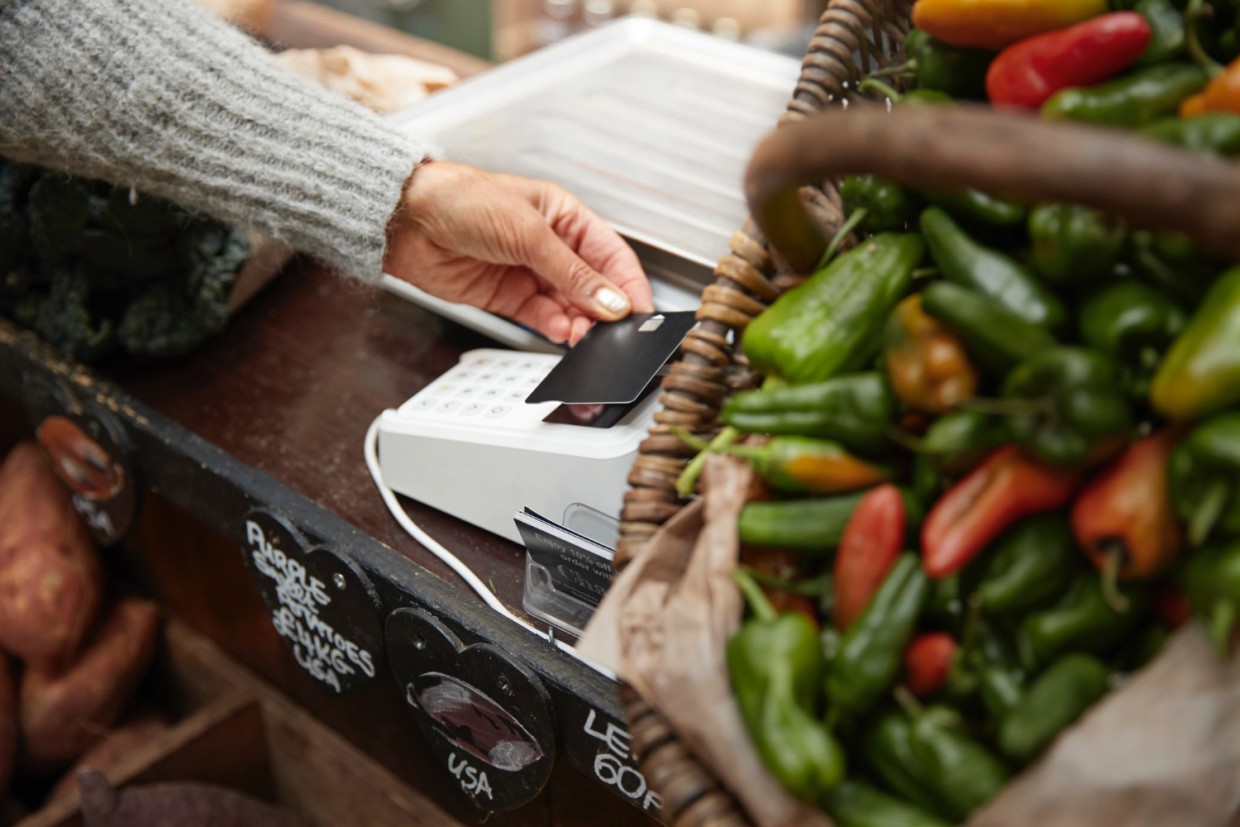 Реальный случай в тульском гипермаркете: как охранник усмирил разбушевавшуюся хамку — урок для всех