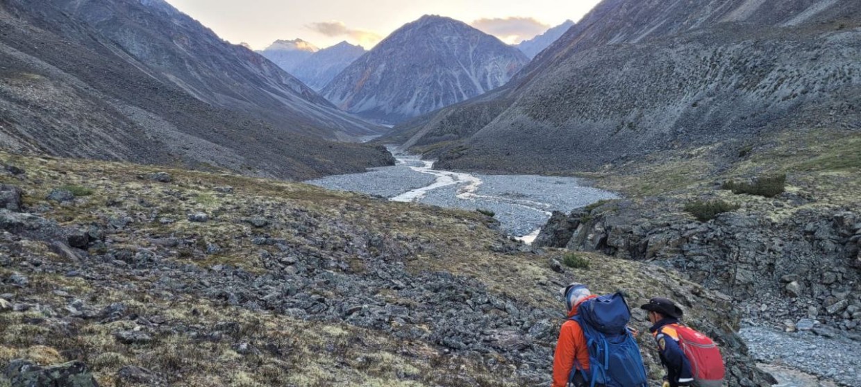 Одна из туристок сорвалась и потянула за собой других. Подробности ЧП в горах в Якутии