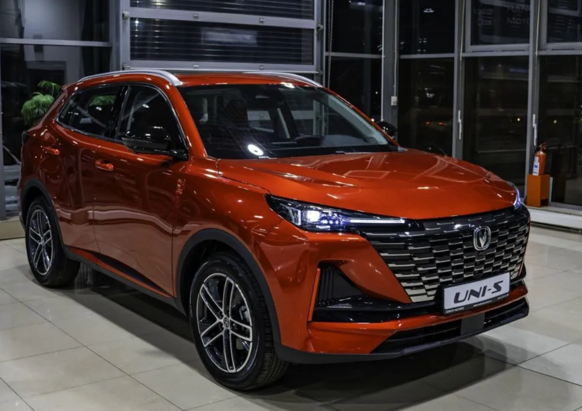 Китайское чудо Changan Uni-S: разбираем топовый автомобиль из первых уст дилера — самый хитовый кроссовер 2025 года
