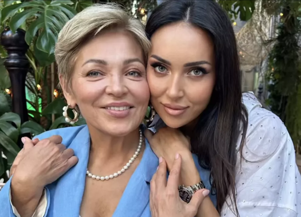 Трогательное поздравление: Алсу посвятила маме песню — видео, которое растрогало тысячи поклонников!